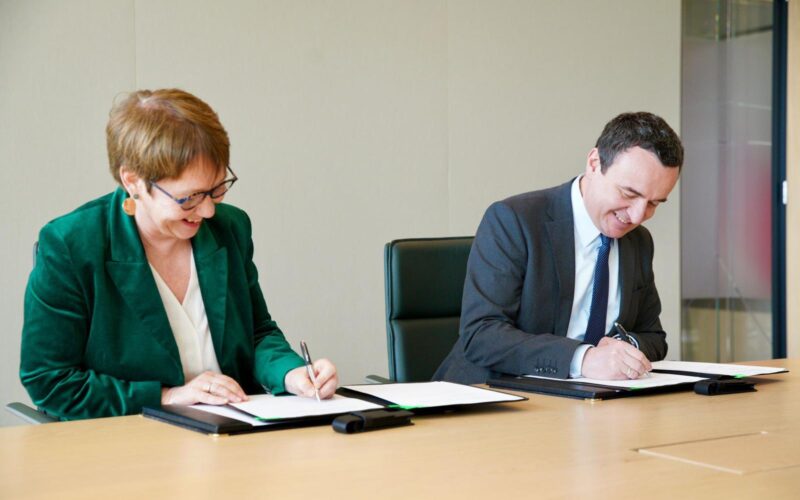 Samit u Londonu: Premijer Kurti i predsjednica EBRD-a potpisali sporazum vrijedan 400 miliona eura