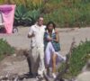 Slavni glumac uživa u ljubavi s 30 mlađom djevojkom: Par snimljen kako zagrljeno šeta plažom