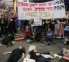 Ulice pune građana koji pozivaju Netanjahua na prekid vatre: Prihvati mir ili će ulice goreti…