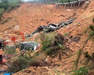 Urušio se dio autoputa u Kini, najmanje 19 mrtvih
